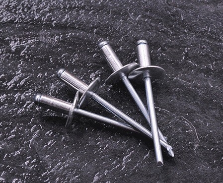 Τελεία ψευδαργύρου ANSI/ASME Standard Strong Fastening Force Steel Blind Pop Rivet για μέταλλο m2.5 m3 m3.5 m4.2 m4.8 m5.5 m6.3